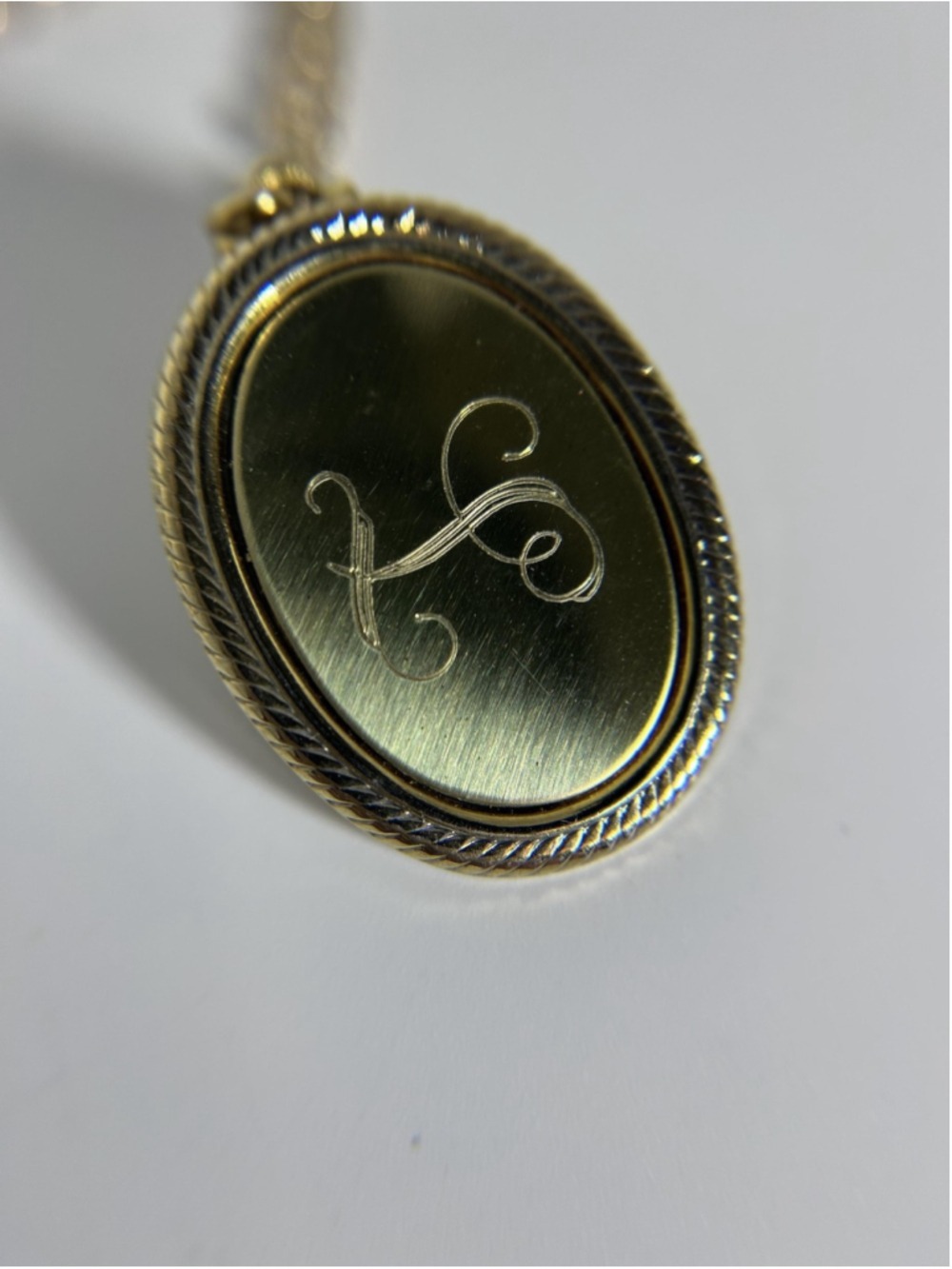 Pin Gold Tone Script Initial Oval Sweater Cardigan Guard Chain Clip Pin Jewelry - Picture 2 of 7